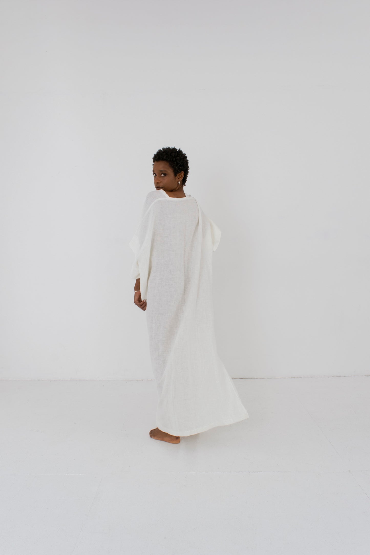 Throw on Dress in Linen - White