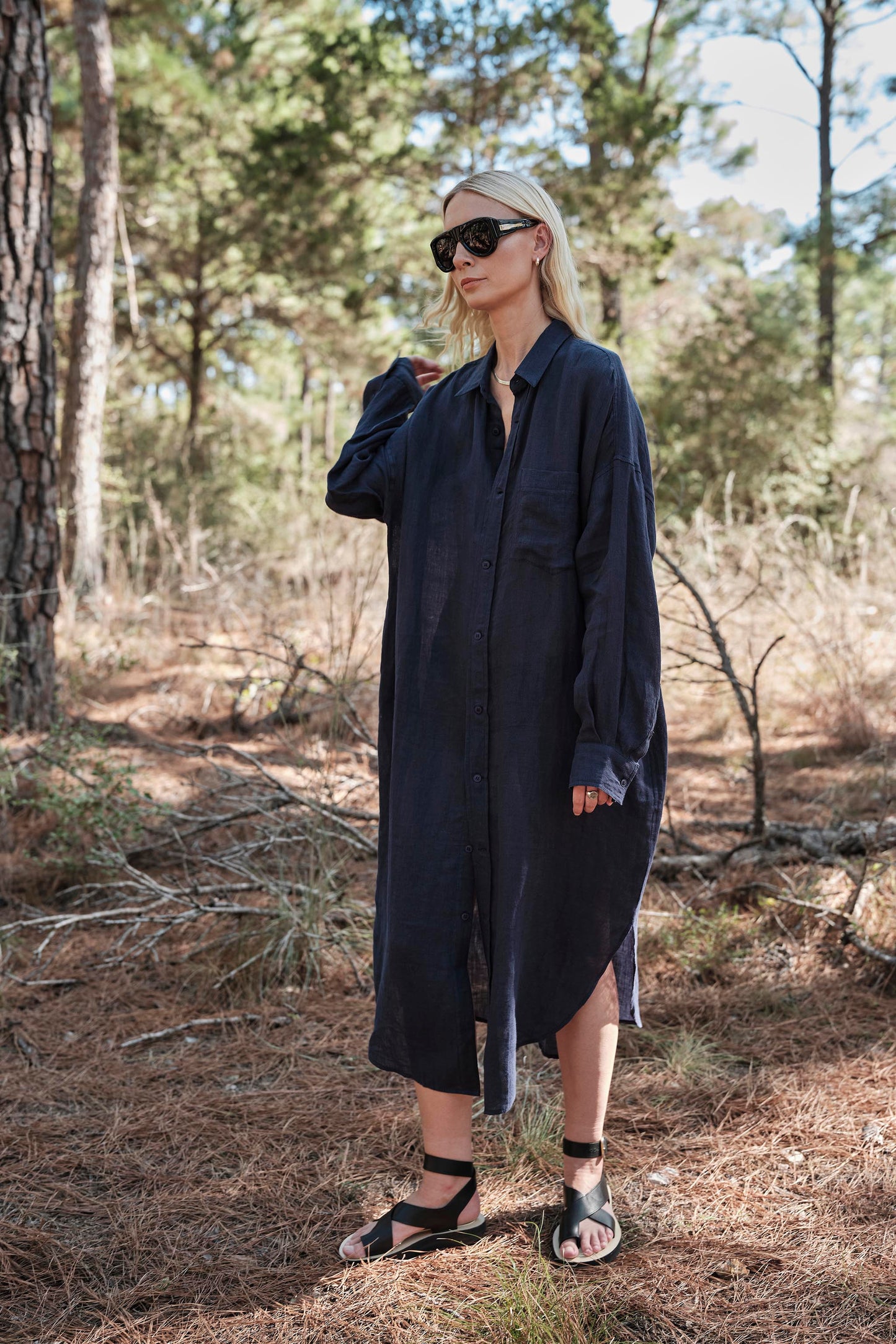 Florence Shirt Dress in Linen - Navy