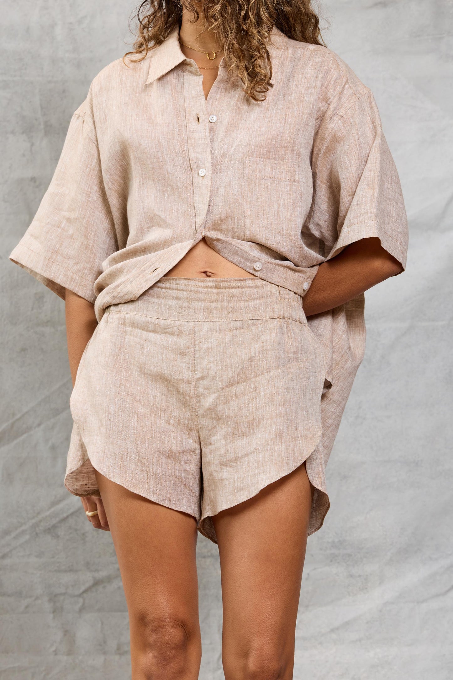 Running Short in Linen - Khaki