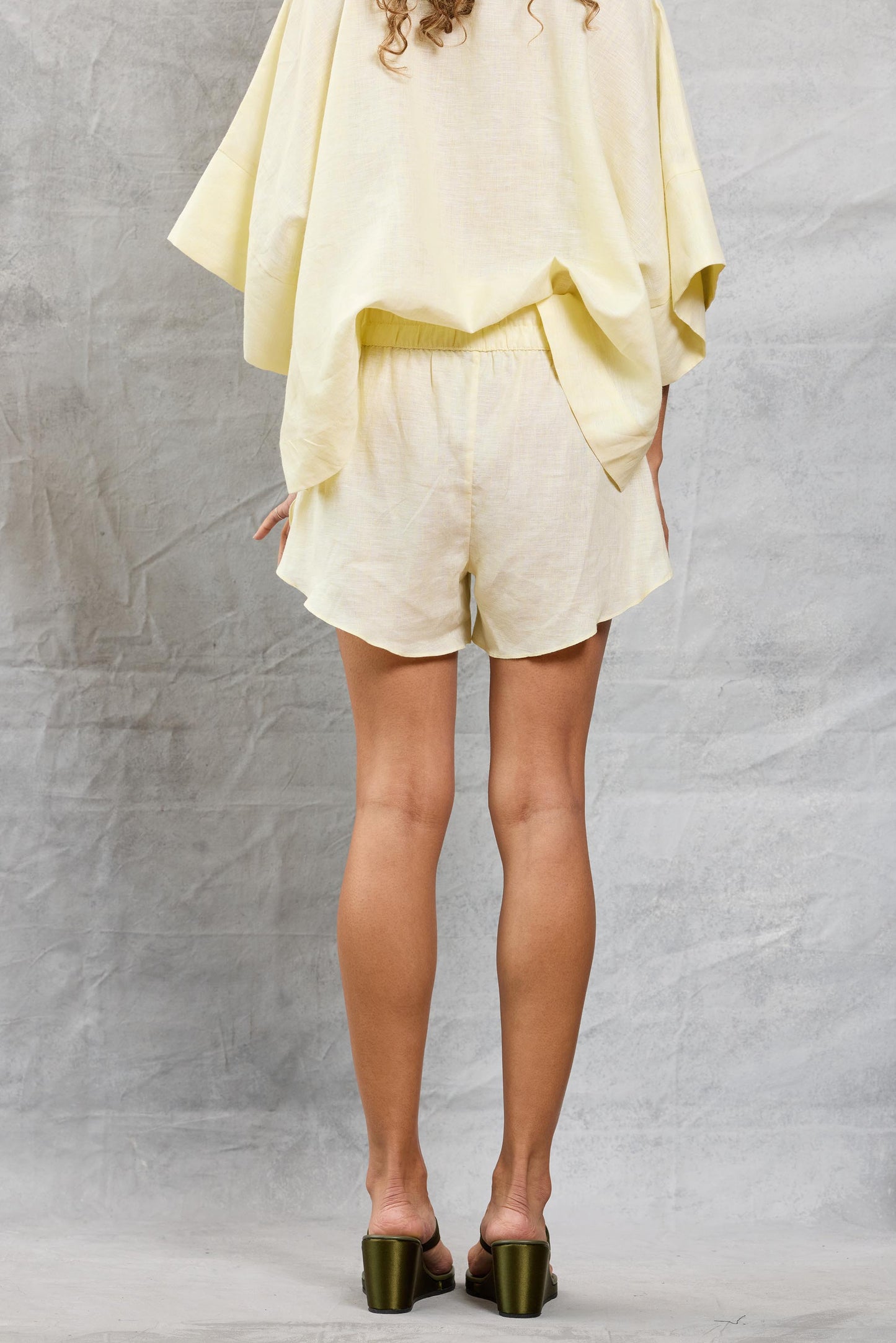 Running Short in Linen - Lemon