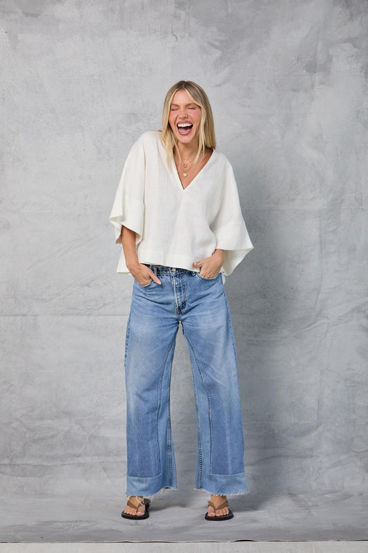 Throw-on Top in Linen - White