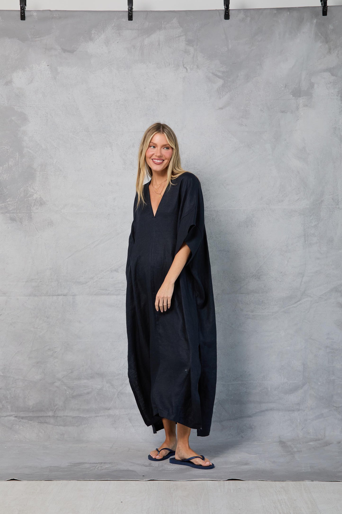 Throw on Dress in Linen - Navy