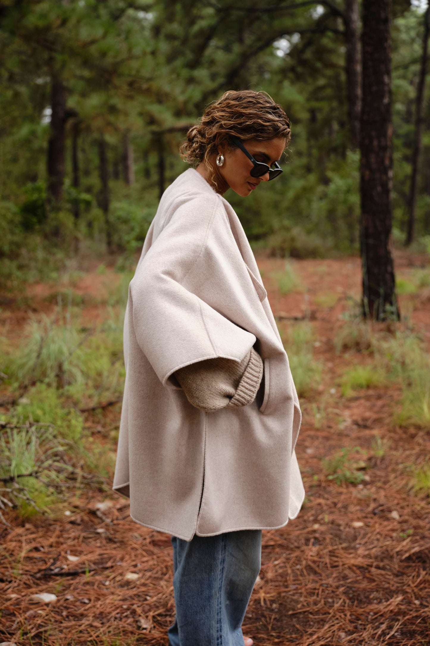 Throw on Cape in Wool - Natural