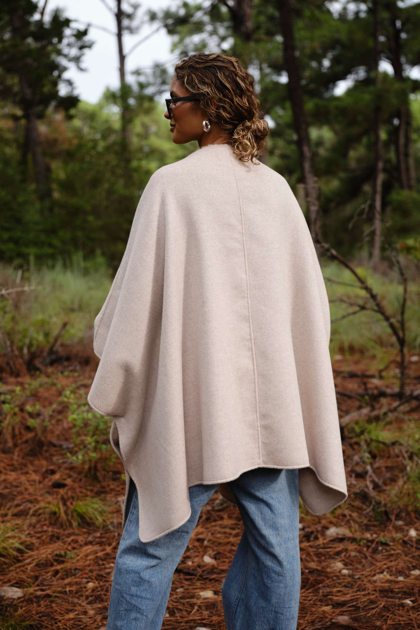 Throw on Cape in Wool - Natural