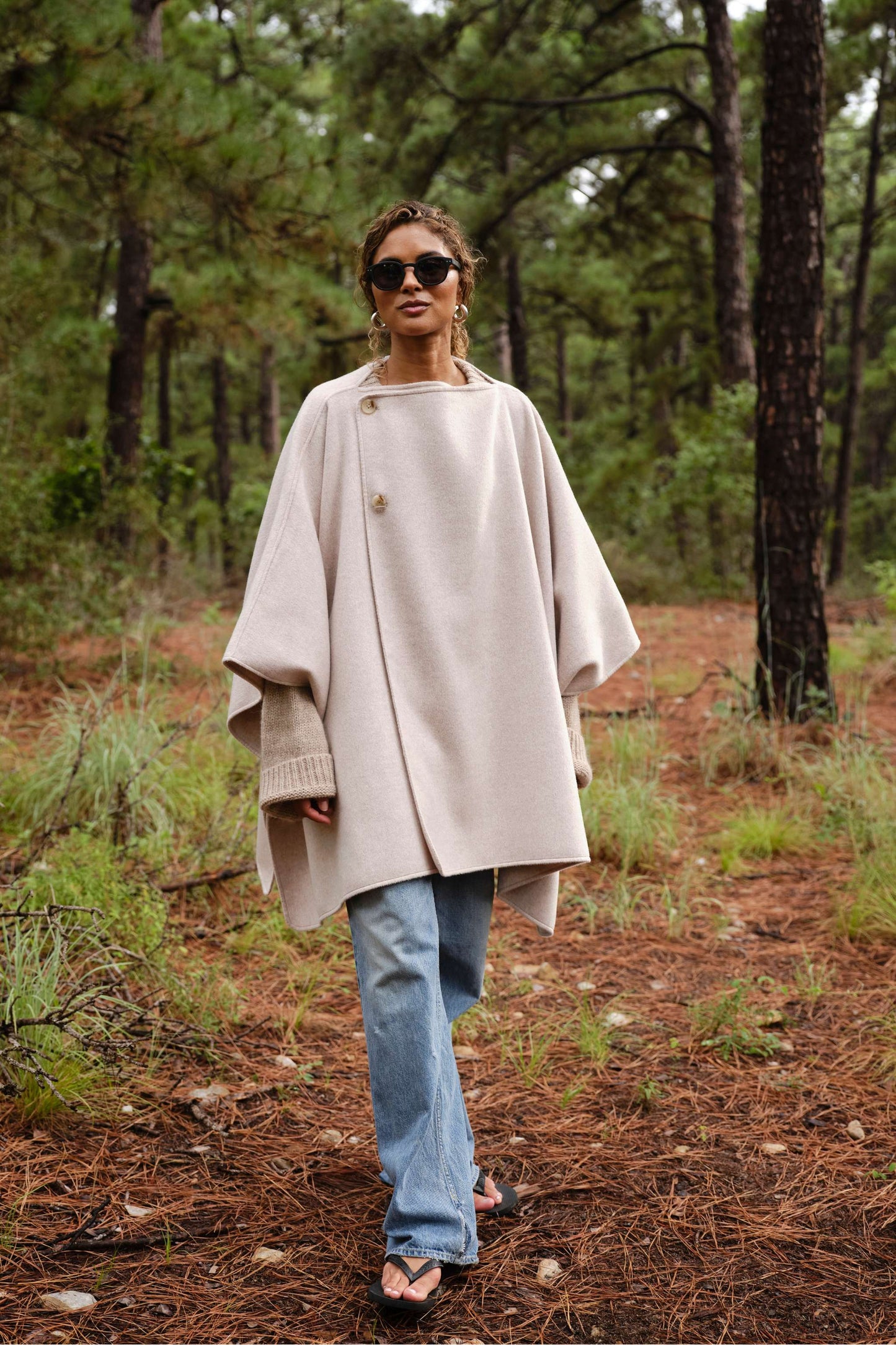 Throw on Cape in Wool - Natural