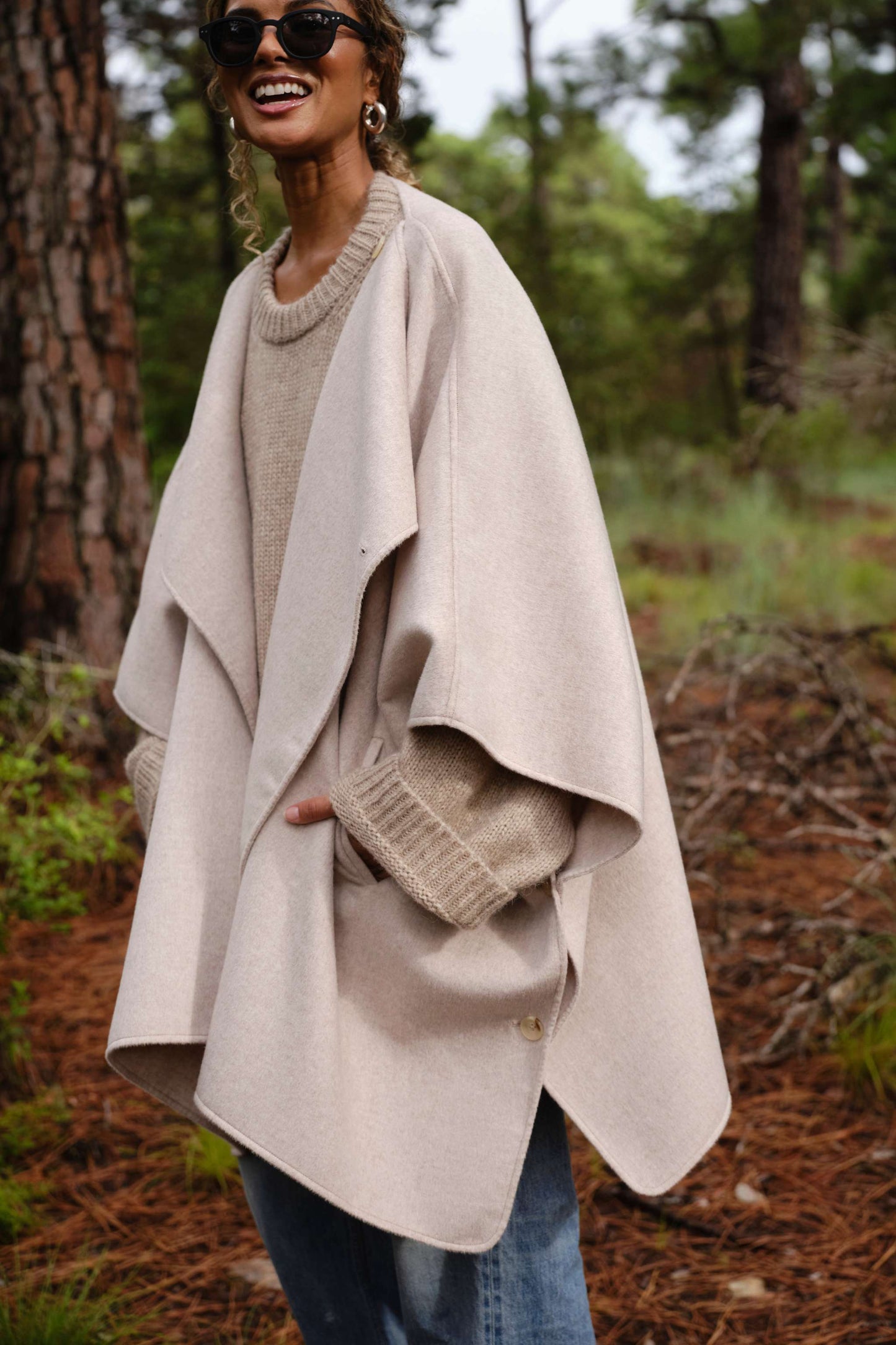 Throw on Cape in Wool - Natural