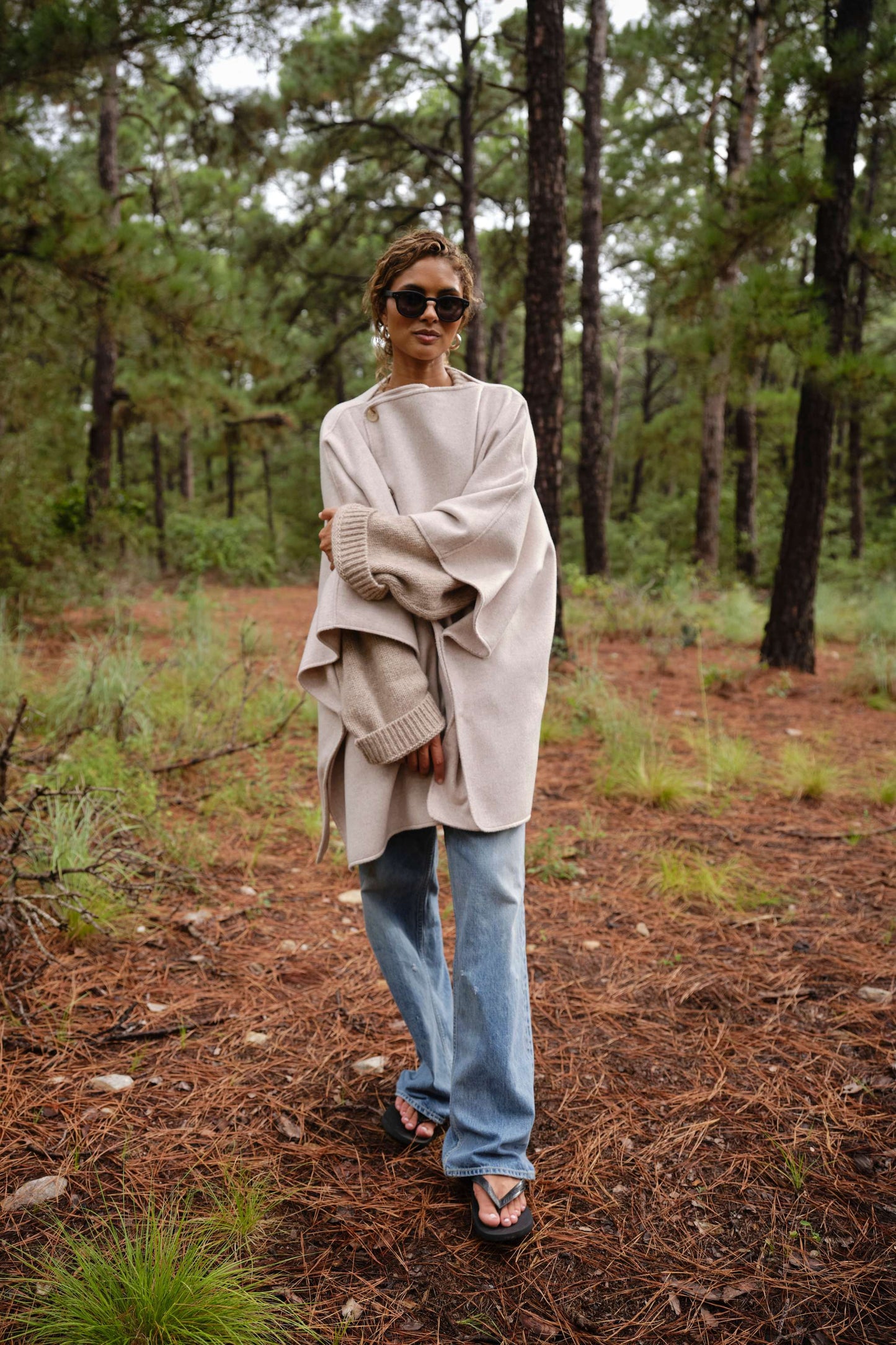 Throw on Cape in Wool - Natural